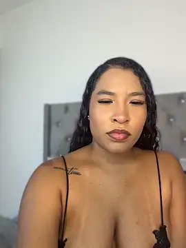 izzybelmonth12 online show from April 20, 2026, 8:10 pm