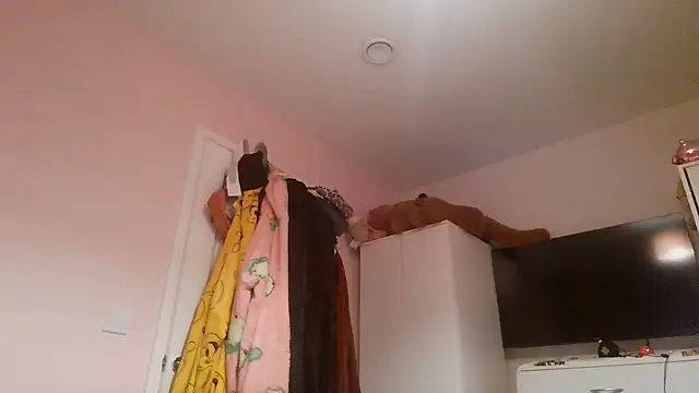 LilyLuck  online show from February 18, 2026, 4:58 pm