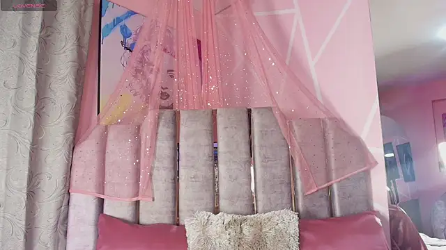 tinna noa online show from February 3, 2026, 2:53 am