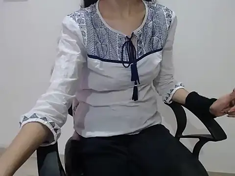 Farhana beautyfull online show from April 9, 2026, 4:34 am