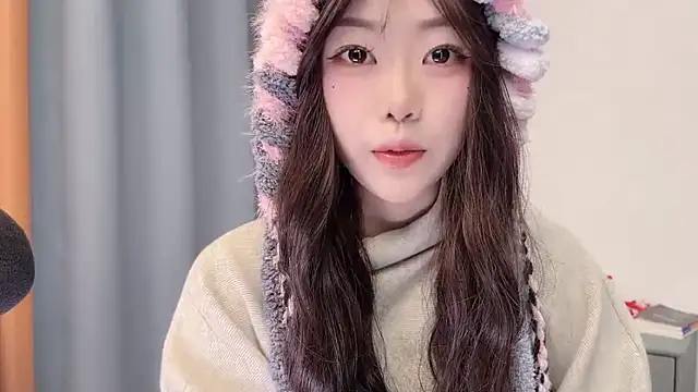 smalldaisy online show from March 18, 2026, 2:37 am