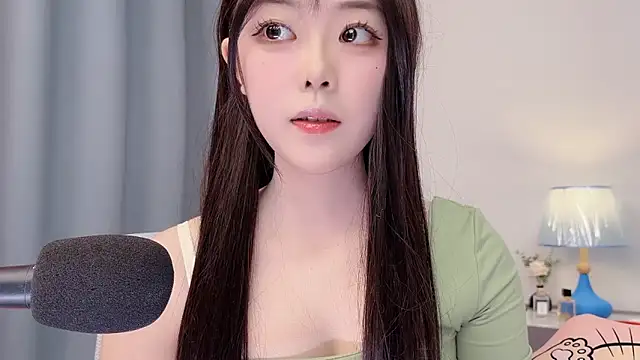 smalldaisy online show from April 3, 2026, 2:31 am