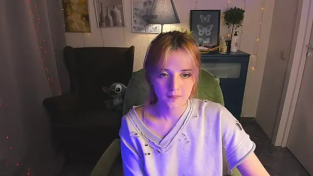 Snapshot of SarahShelby chatting on June 4, 2026, 10:05 pm SarahShelby online show from June 4, 2026, 10:05 pm