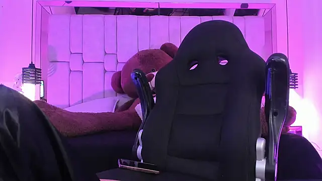 Charlotteinpole online show from January 19, 2026, 3:43 am