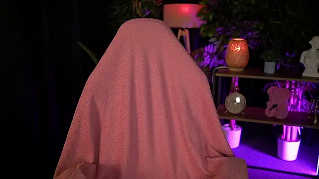 Velouraa online show from February 26, 2026, 9:47 pm