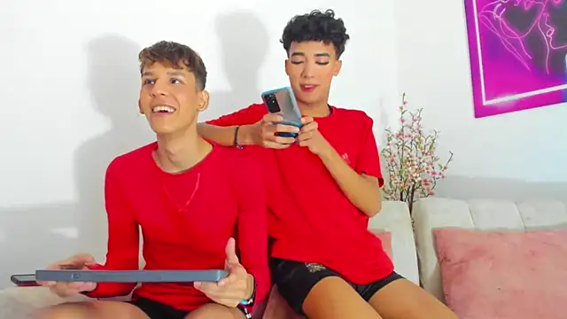 Snapshot of Pleasure_boys_hot chatting on December 20, 2025, 9:22 pm Pleasure boys hot online show from December 20, 2025, 9:22 pm