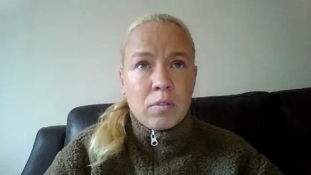 jennyblondeuk online show from February 5, 2026, 3:27 pm