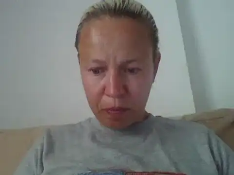 jennyblondeuk online show from June 1, 2026, 5:36 pm