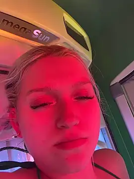 EmmiPemmi online show from February 9, 2026, 4:22 pm