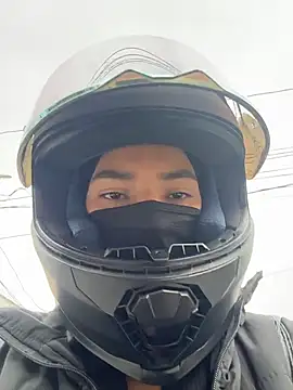 Ema Rose  online show from April 6, 2026, 8:32 pm