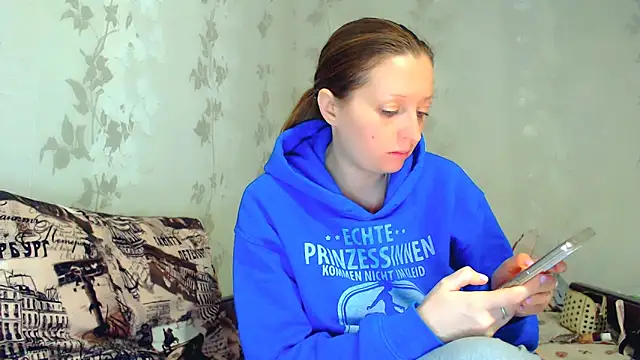 CrystallAngel online show from February 8, 2026, 4:43 pm