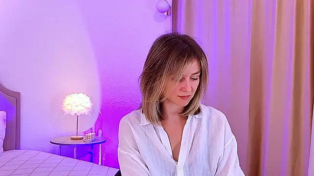 EmeraldGlow online show from February 8, 2026, 3:04 pm