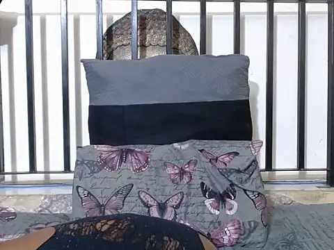 slenderbee2005 online show from January 8, 2026, 8:00 pm