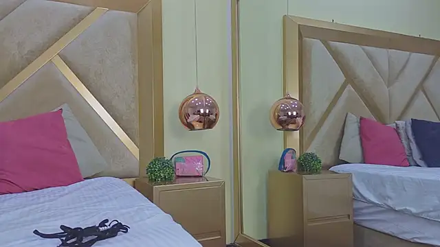 ElenaWatsonn online show from March 27, 2026, 8:19 pm