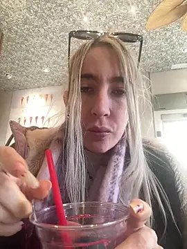 BarbieBlondieGirl online show from December 22, 2025, 3:53 pm