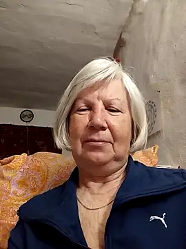 KlaudiaDarling online show from April 18, 2026, 1:42 am