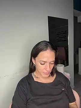 donatella07 online show from April 19, 2026, 1:49 am