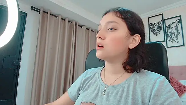 littlemolly walcott online show from May 29, 2026, 2:53 am