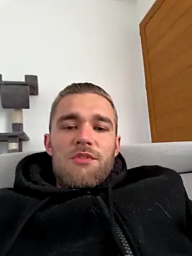 Benjamiinlt online show from April 13, 2026, 9:59 am