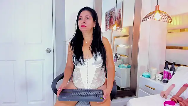 Noelle Minx online show from July 20, 2026, 4:20 pm