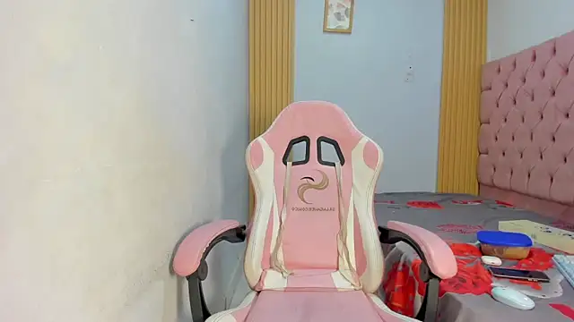 axelsavage042 online show from January 13, 2026, 8:03 pm