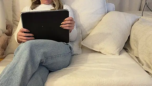 Ambrrr online show from March 25, 2026, 11:00 pm