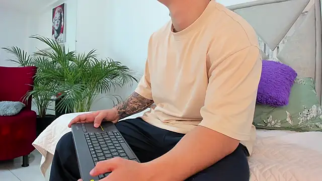 Liam saint online show from March 13, 2026, 1:18 pm