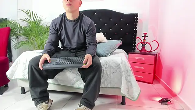 Liam saint online show from April 3, 2026, 12:14 pm