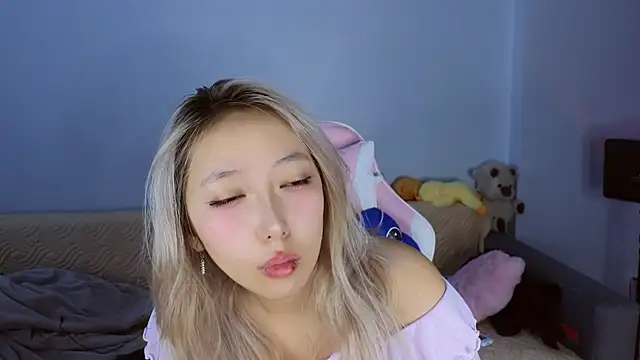 jasmilee online show from February 10, 2026, 7:29 pm