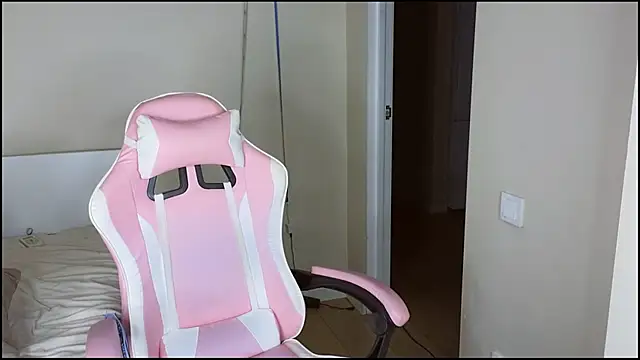 jasmilee online show from April 3, 2026, 7:12 pm