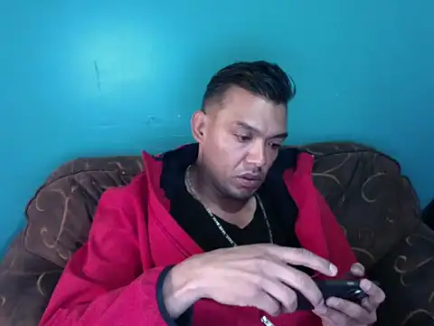 latinomoreno95 online show from January 8, 2026, 7:49 pm