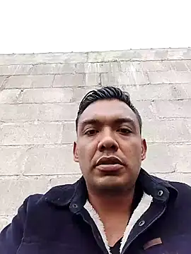 latinomoreno95 online show from February 3, 2026, 11:43 pm