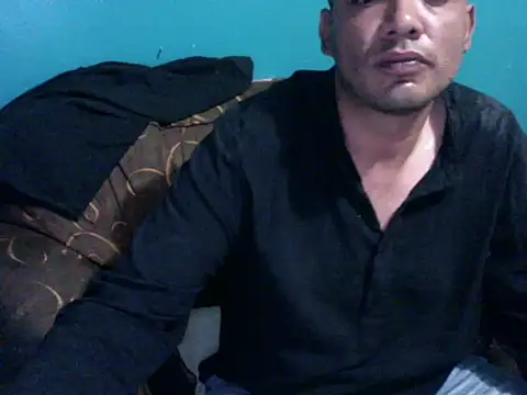 latinomoreno95 online show from May 16, 2026, 12:07 am
