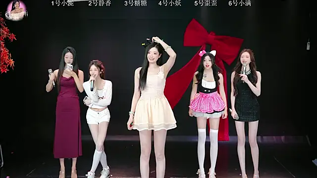 Shiny-girl7788 online show from March 15, 2026, 10:21 am