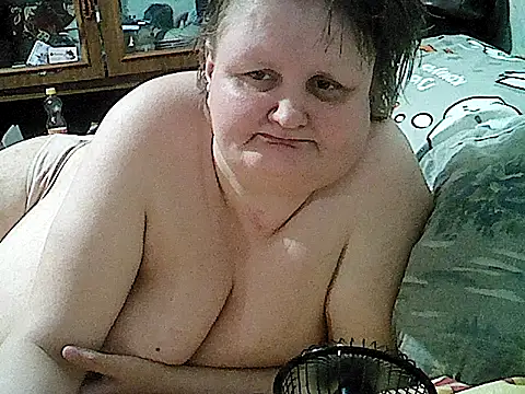 nataly4560 online show from April 19, 2026, 9:50 pm