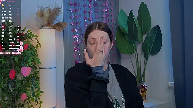 BrianneMallory online show from February 26, 2026, 6:12 am