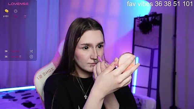 Snapshot of Alice_Goth chatting on June 10, 2026, 4:12 am Alice Goth online show from June 10, 2026, 4:12 am