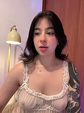 evelynrosess1 online show from July 5, 2026, 9:11 pm