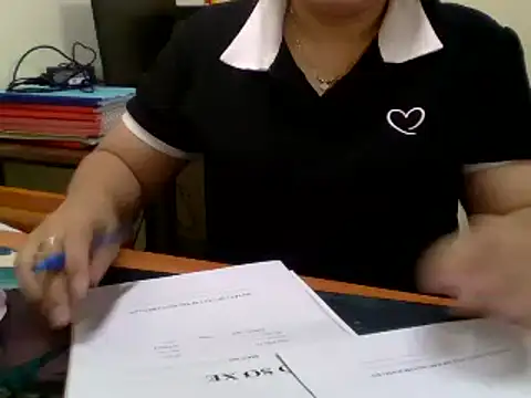 Snapshot of Sarah_no_land chatting on April 8, 2026, 1:49 am Sarah no land online show from April 8, 2026, 1:49 am