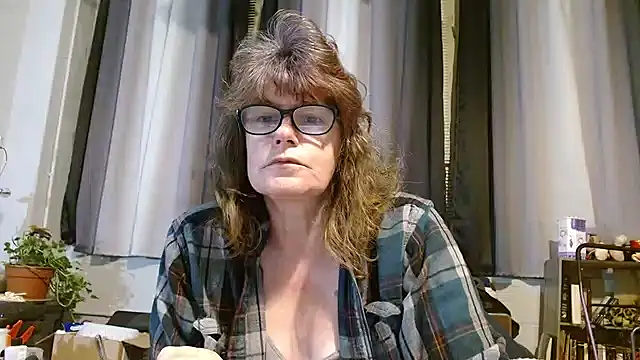 ladylavende3 online show from February 26, 2025, 4:14 am