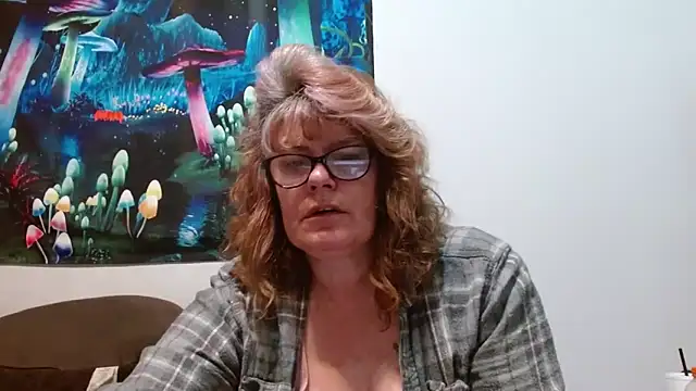 ladylavende3 online show from February 15, 2026, 6:43 am