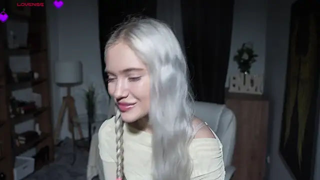 KristalCrowner online show from March 23, 2026, 10:47 pm