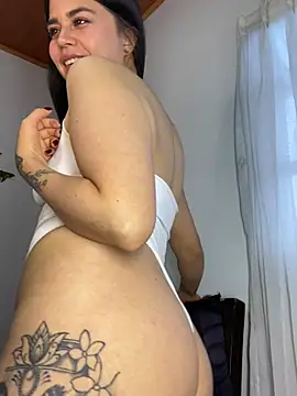 Snapshot of sophyy_white chatting on May 18, 2026, 10:48 pm sophyy white online show from May 18, 2026, 10:48 pm