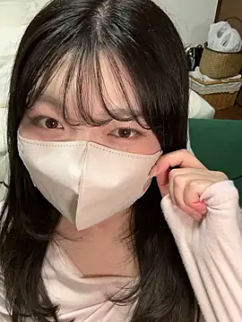   Yui  online show from April 5, 2026, 12:02 pm