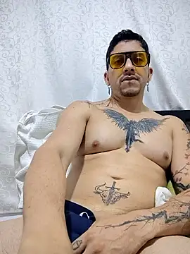 MrWolfHot online show from January 13, 2026, 4:40 am