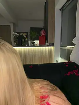 Snapshot of karymoron chatting on February 15, 2026, 5:59 am karymoron online show from February 15, 2026, 5:59 am