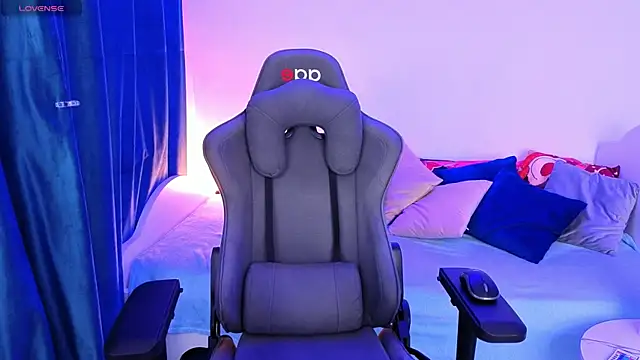 lucidangelok1 online show from April 15, 2026, 8:10 am