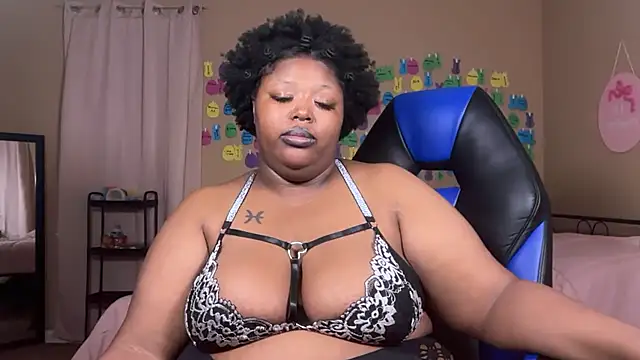 Chocolatebunnyxx96 online show from July 16, 2026, 3:45 am