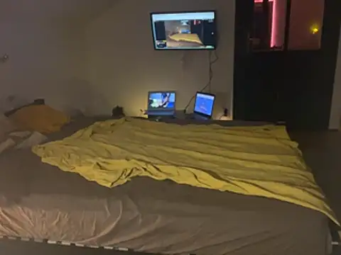 FFistPig69 online show from April 14, 2026, 3:56 am