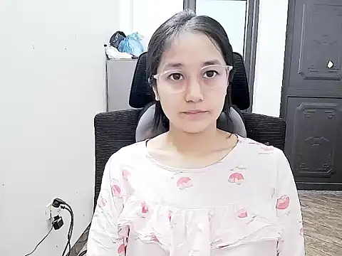 Snapshot of Shulee- chatting on April 21, 2026, 2:37 am Shulee- online show from April 21, 2026, 2:37 am